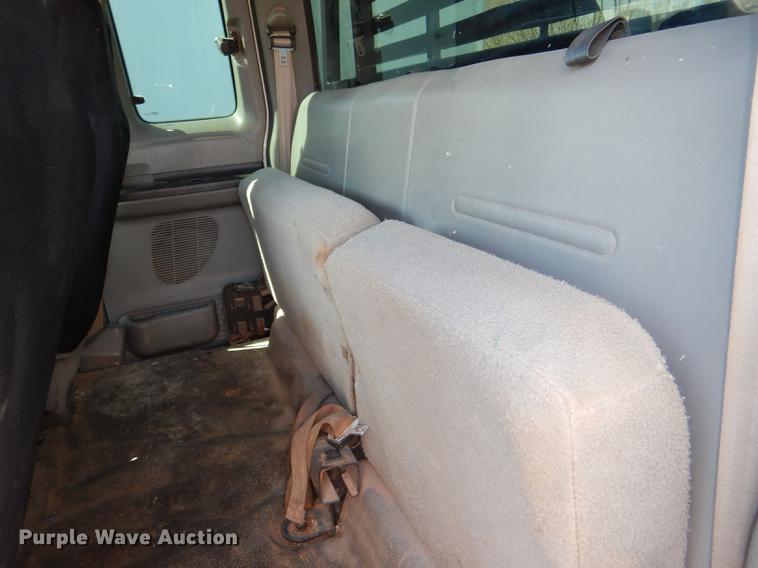 image for item DE0083 2007 Ford F350 Super Duty XL SuperCab flatbed pickup truck