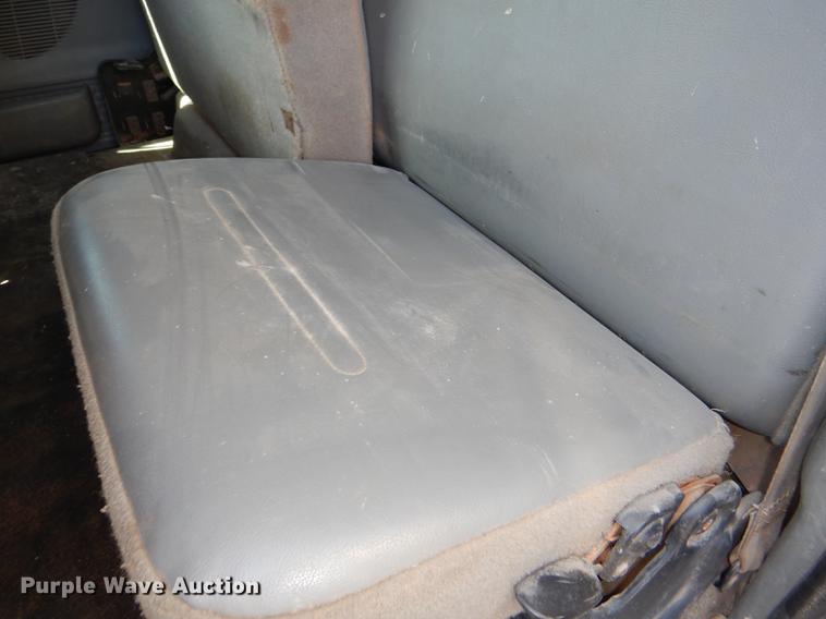 image for item DE0083 2007 Ford F350 Super Duty XL SuperCab flatbed pickup truck