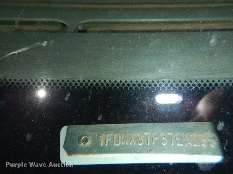 image for item DE0083 2007 Ford F350 Super Duty XL SuperCab flatbed pickup truck