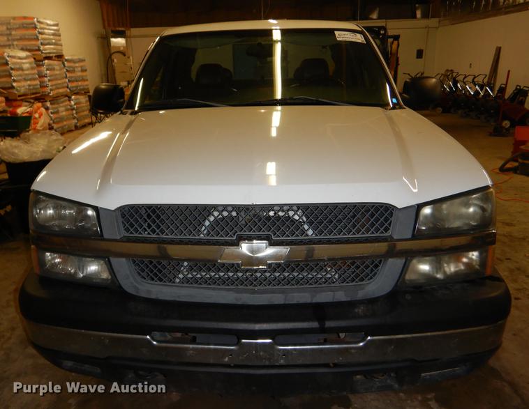 image for item DE0092 2004 Chevrolet Silverado 1500 Ext. Cab pickup truck