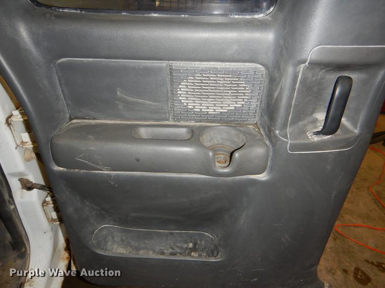 image for item DE0092 2004 Chevrolet Silverado 1500 Ext. Cab pickup truck