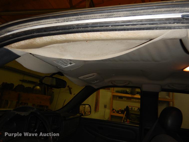 image for item DE0092 2004 Chevrolet Silverado 1500 Ext. Cab pickup truck