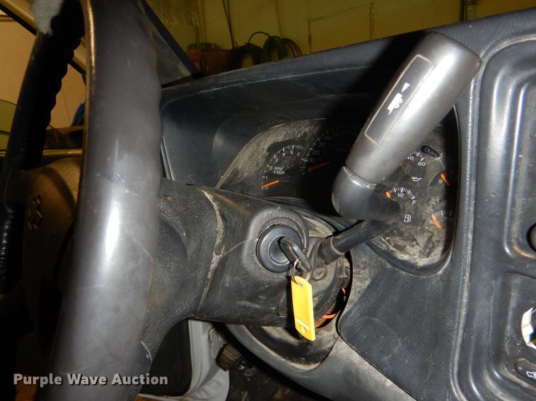 image for item DE0092 2004 Chevrolet Silverado 1500 Ext. Cab pickup truck