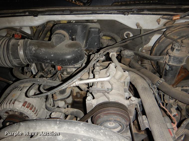 image for item DE0092 2004 Chevrolet Silverado 1500 Ext. Cab pickup truck