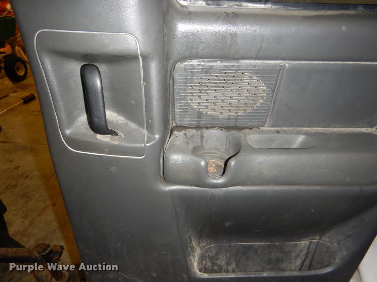 image for item DE0092 2004 Chevrolet Silverado 1500 Ext. Cab pickup truck