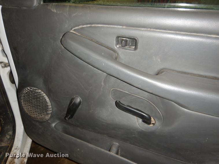 image for item DE0092 2004 Chevrolet Silverado 1500 Ext. Cab pickup truck