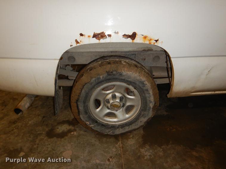 image for item DE0092 2004 Chevrolet Silverado 1500 Ext. Cab pickup truck