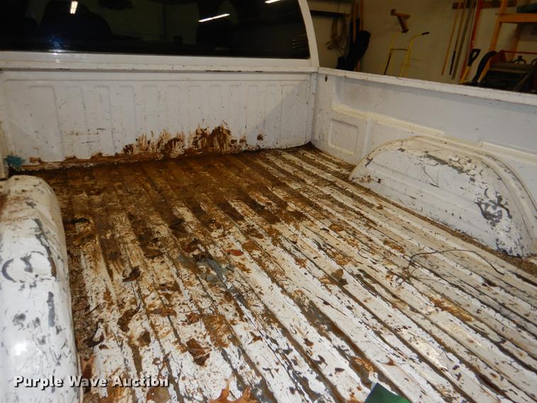 image for item DE0092 2004 Chevrolet Silverado 1500 Ext. Cab pickup truck