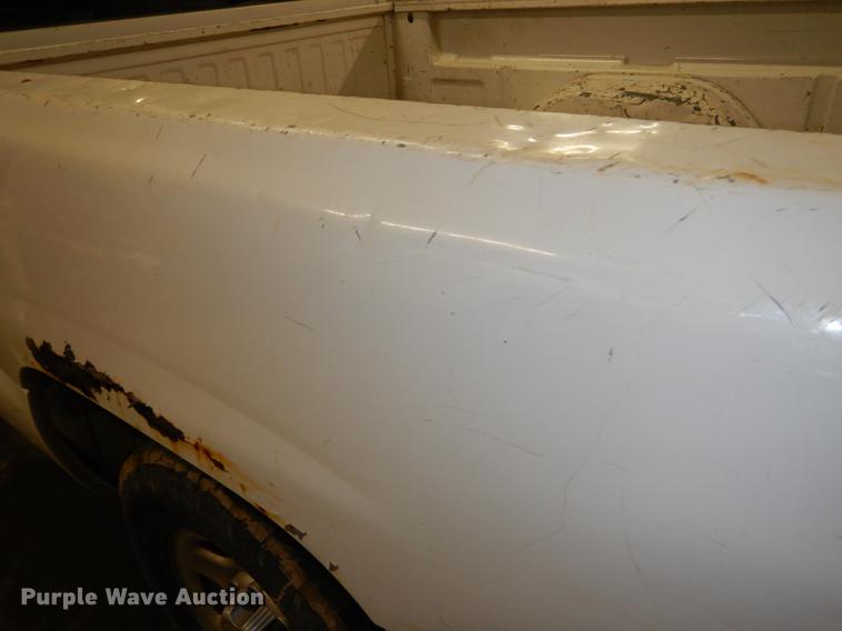 image for item DE0092 2004 Chevrolet Silverado 1500 Ext. Cab pickup truck