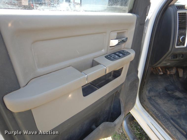 image for item DE3866 2011 Dodge Ram 2500 Crew Cab pickup truck