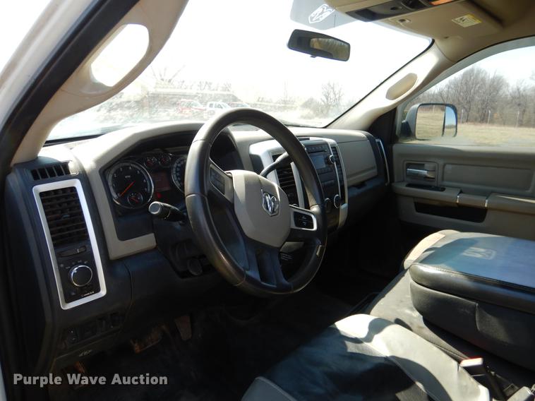 image for item DE3866 2011 Dodge Ram 2500 Crew Cab pickup truck