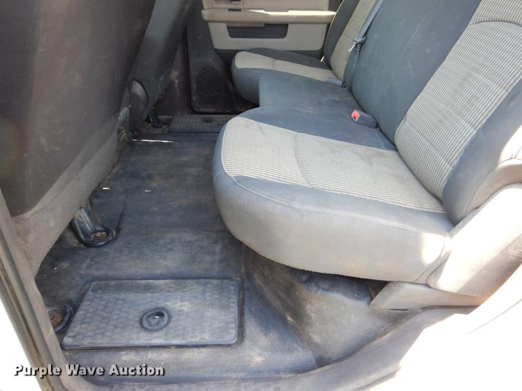 image for item DE3866 2011 Dodge Ram 2500 Crew Cab pickup truck