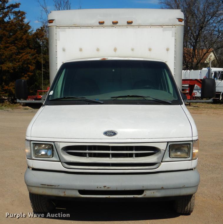 image for item DE3867 2000 Ford Econoline E350 box truck