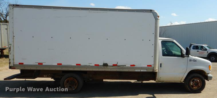 image for item DE3867 2000 Ford Econoline E350 box truck