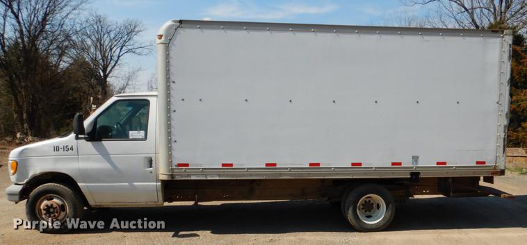 image for item DE3867 2000 Ford Econoline E350 box truck