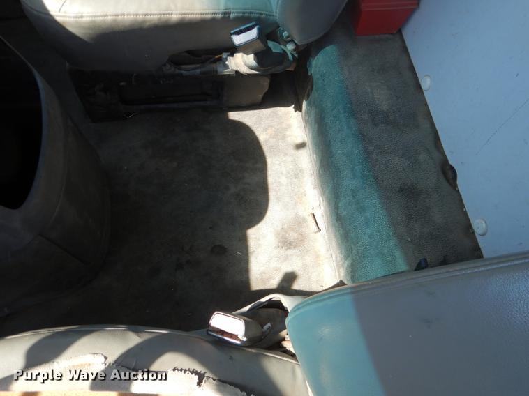 image for item DE3867 2000 Ford Econoline E350 box truck