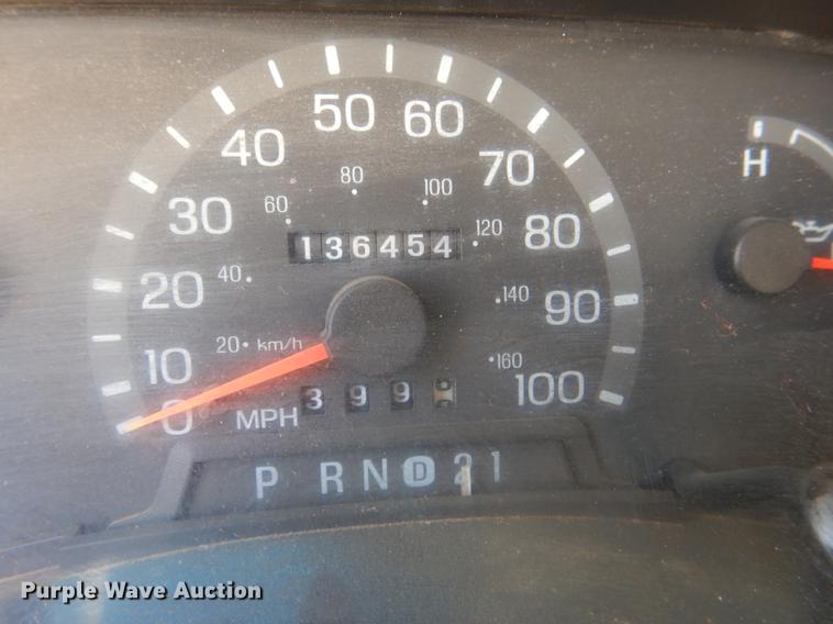 image for item DE3867 2000 Ford Econoline E350 box truck