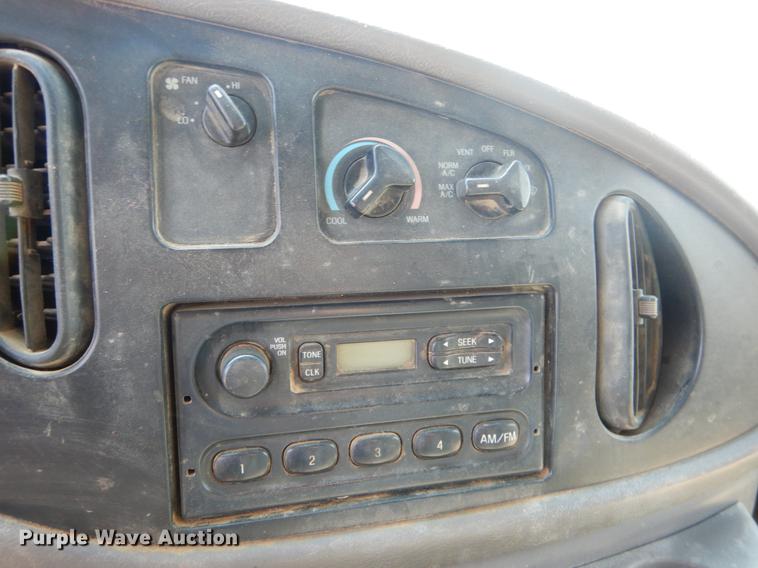 image for item DE3867 2000 Ford Econoline E350 box truck