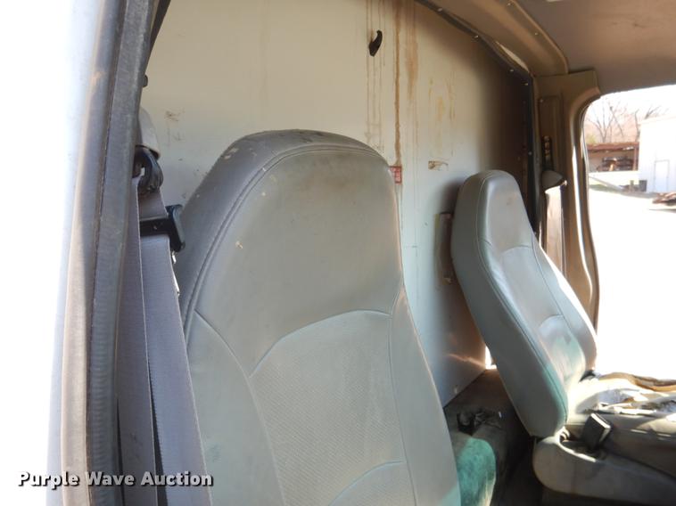 image for item DE3867 2000 Ford Econoline E350 box truck