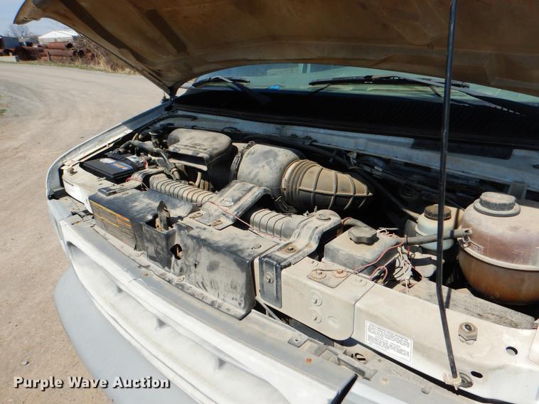 image for item DE3867 2000 Ford Econoline E350 box truck