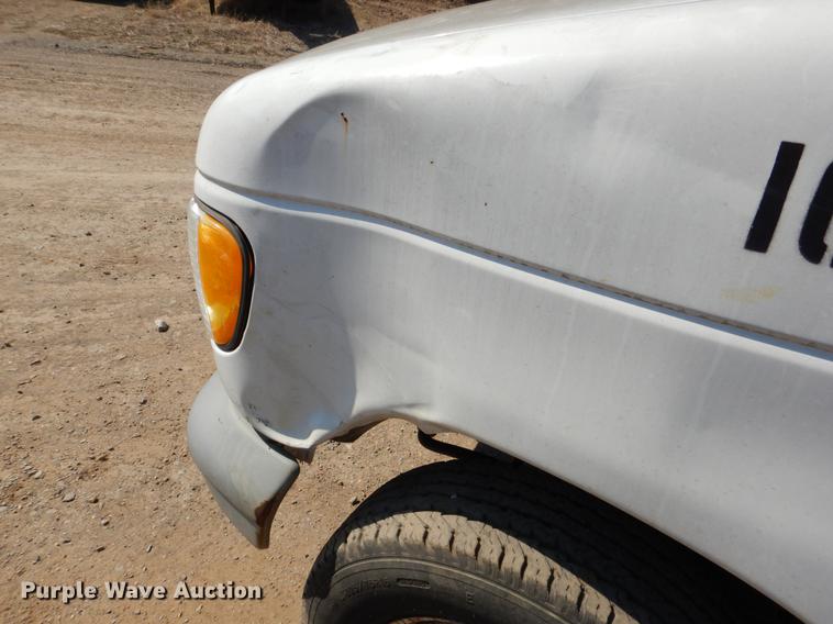 image for item DE3867 2000 Ford Econoline E350 box truck