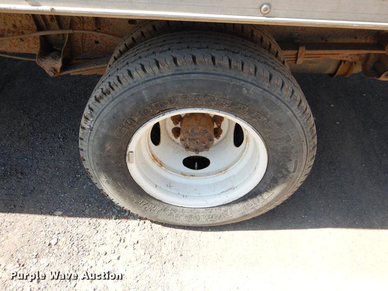 image for item DE3867 2000 Ford Econoline E350 box truck