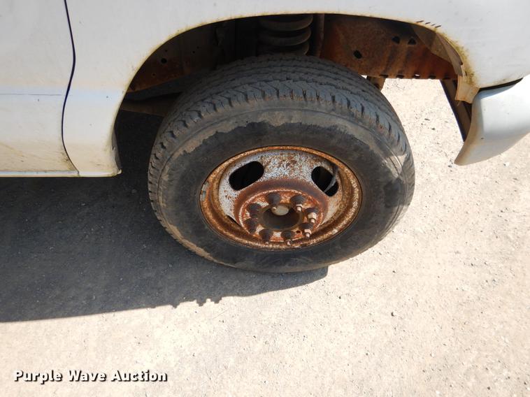 image for item DE3867 2000 Ford Econoline E350 box truck