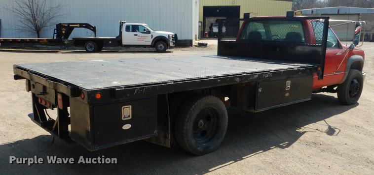 image for item DE3868 2001 Chevrolet Silverado 3500HD flatbed pickup truck