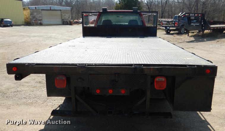 image for item DE3868 2001 Chevrolet Silverado 3500HD flatbed pickup truck