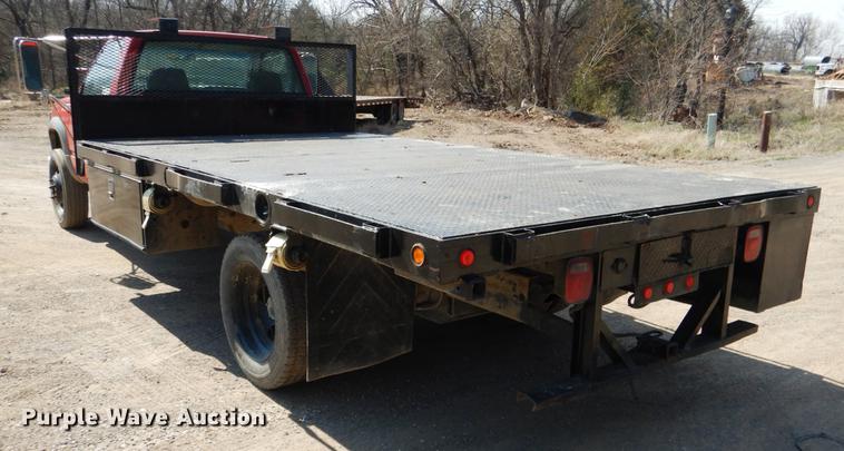 image for item DE3868 2001 Chevrolet Silverado 3500HD flatbed pickup truck