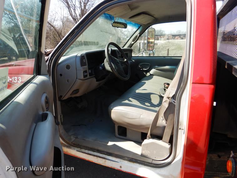 image for item DE3868 2001 Chevrolet Silverado 3500HD flatbed pickup truck