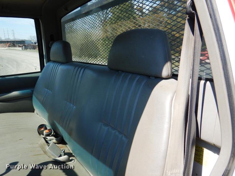 image for item DE3868 2001 Chevrolet Silverado 3500HD flatbed pickup truck