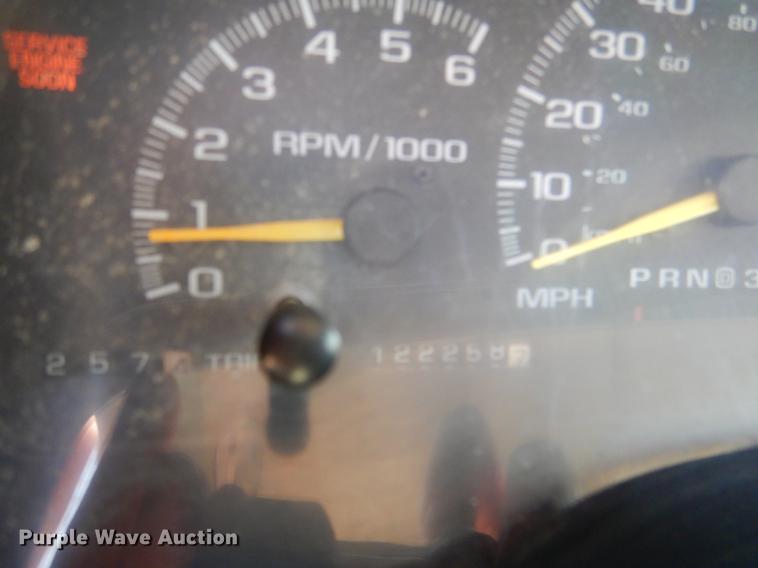 image for item DE3868 2001 Chevrolet Silverado 3500HD flatbed pickup truck