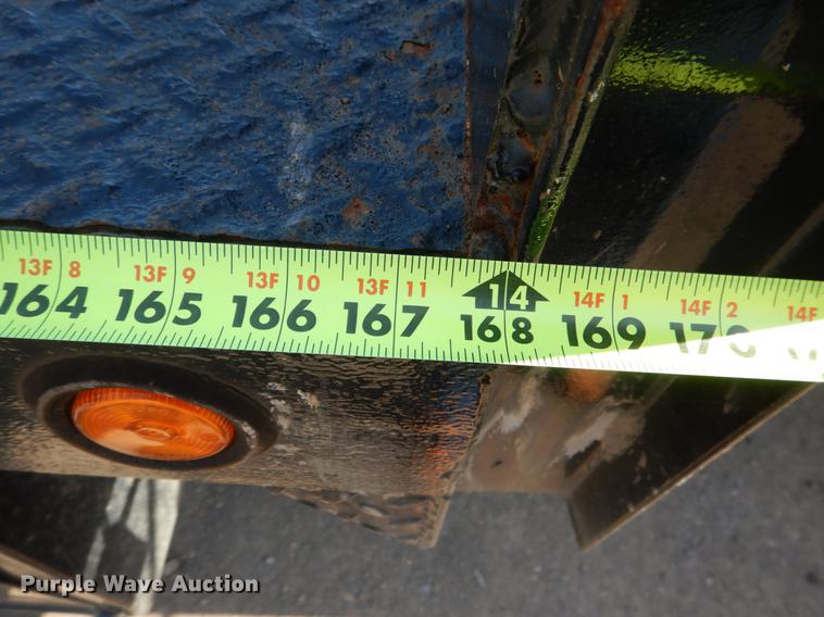 image for item DE3868 2001 Chevrolet Silverado 3500HD flatbed pickup truck