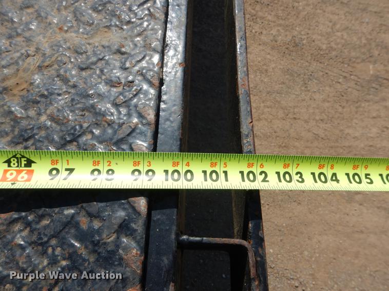 image for item DE3868 2001 Chevrolet Silverado 3500HD flatbed pickup truck