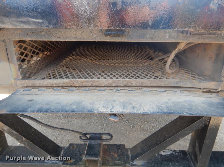 image for item DE3868 2001 Chevrolet Silverado 3500HD flatbed pickup truck