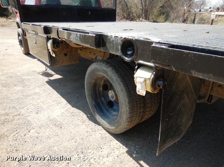 image for item DE3868 2001 Chevrolet Silverado 3500HD flatbed pickup truck