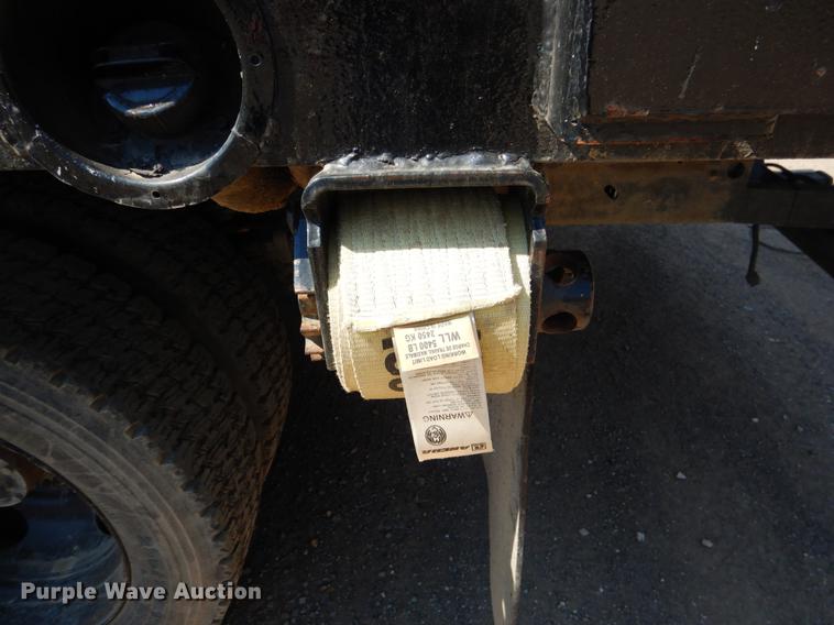 image for item DE3868 2001 Chevrolet Silverado 3500HD flatbed pickup truck