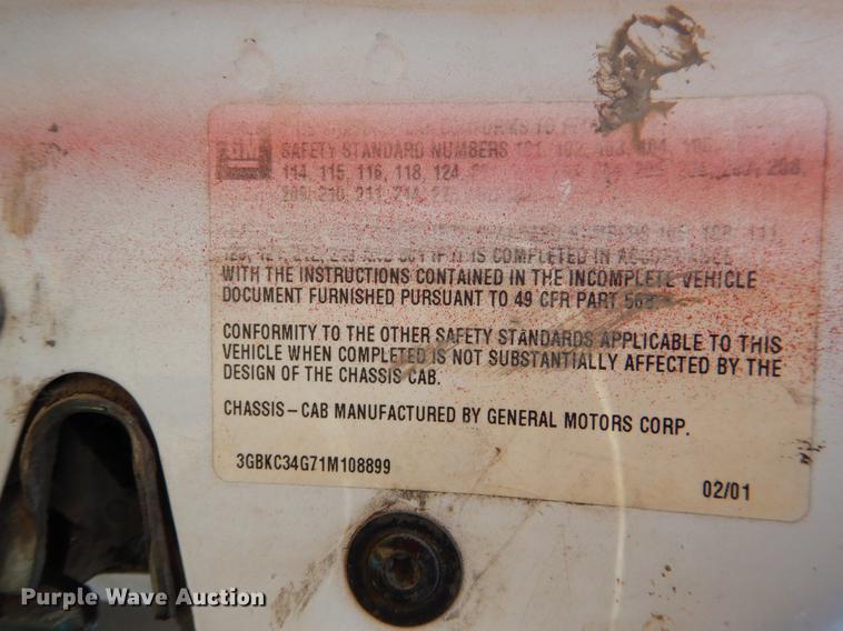 image for item DE3868 2001 Chevrolet Silverado 3500HD flatbed pickup truck