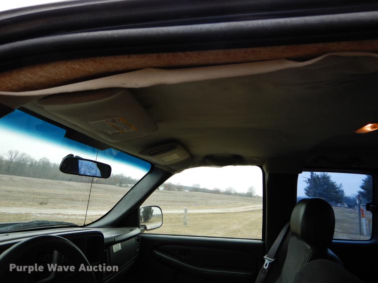 image for item DE6039 2005 Chevrolet Silverado 3500 Ext. Cab pickup truck