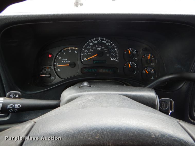 image for item DE6039 2005 Chevrolet Silverado 3500 Ext. Cab pickup truck