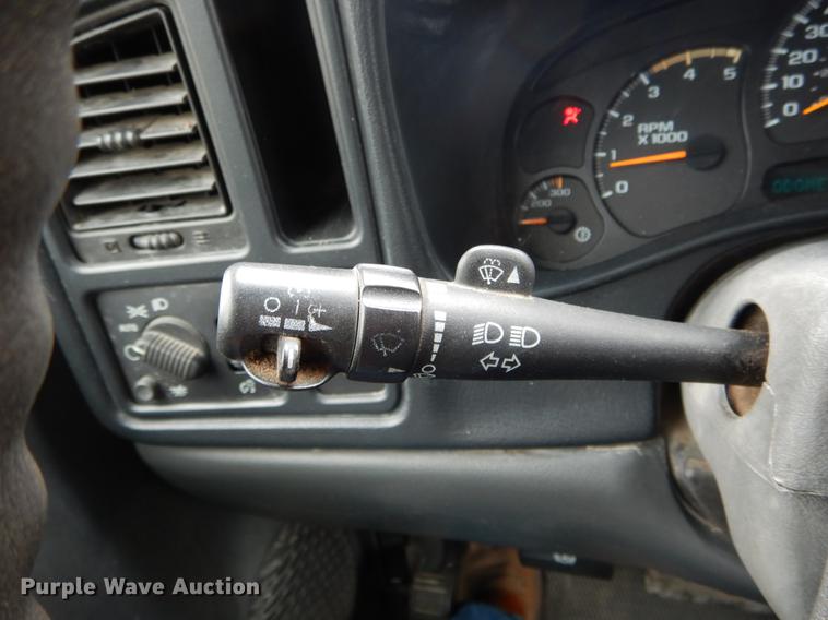 image for item DE6039 2005 Chevrolet Silverado 3500 Ext. Cab pickup truck