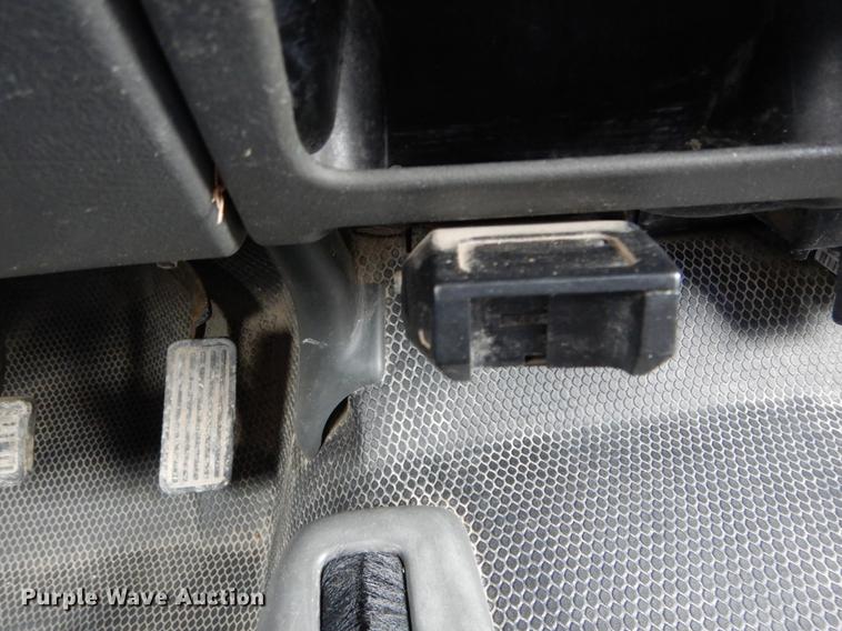 image for item DE6039 2005 Chevrolet Silverado 3500 Ext. Cab pickup truck