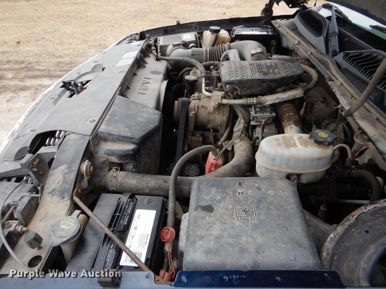 image for item DE6039 2005 Chevrolet Silverado 3500 Ext. Cab pickup truck