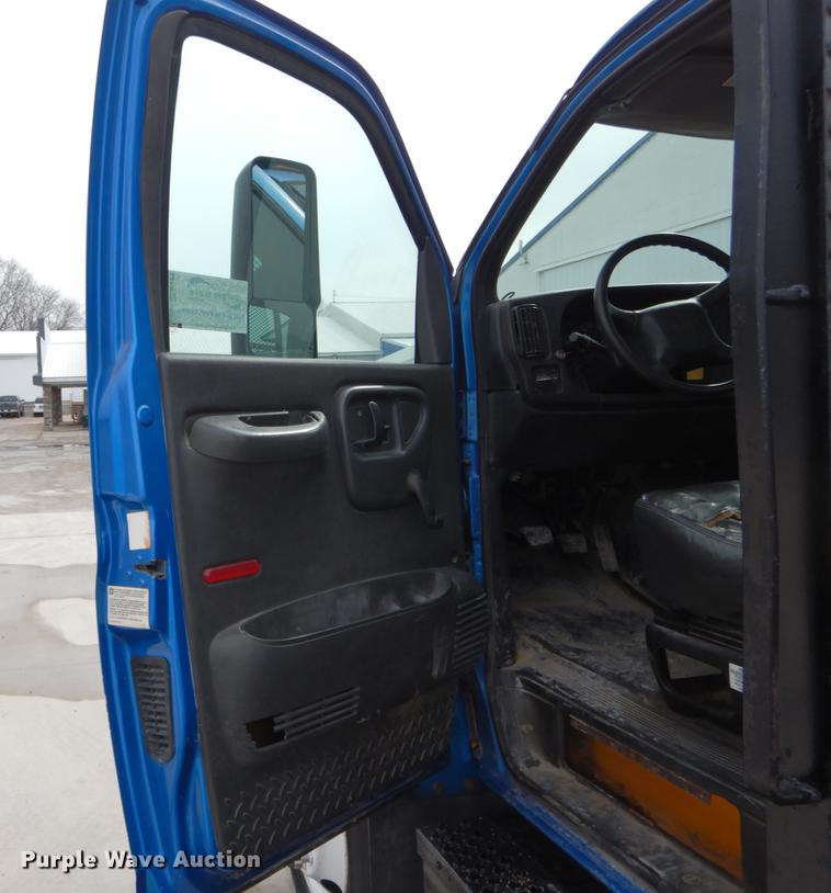 image for item DE6044 2005 GMC C7500 dump flatbed truck