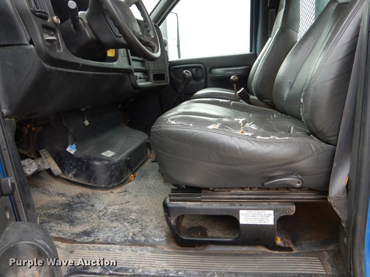 image for item DE6044 2005 GMC C7500 dump flatbed truck