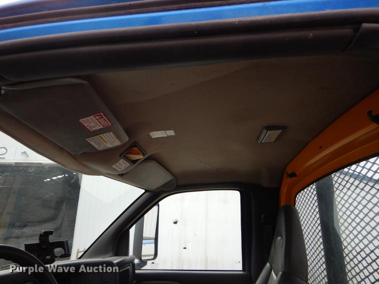 image for item DE6044 2005 GMC C7500 dump flatbed truck