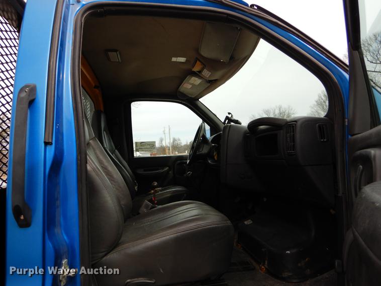 image for item DE6044 2005 GMC C7500 dump flatbed truck