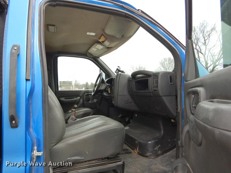 image for item DE6044 2005 GMC C7500 dump flatbed truck