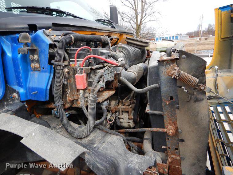 image for item DE6044 2005 GMC C7500 dump flatbed truck